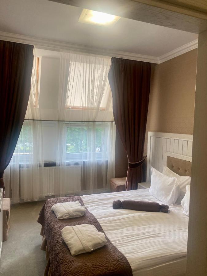 Boutique Hotel Deluxe Kamjanets-Podilsky Buitenkant foto