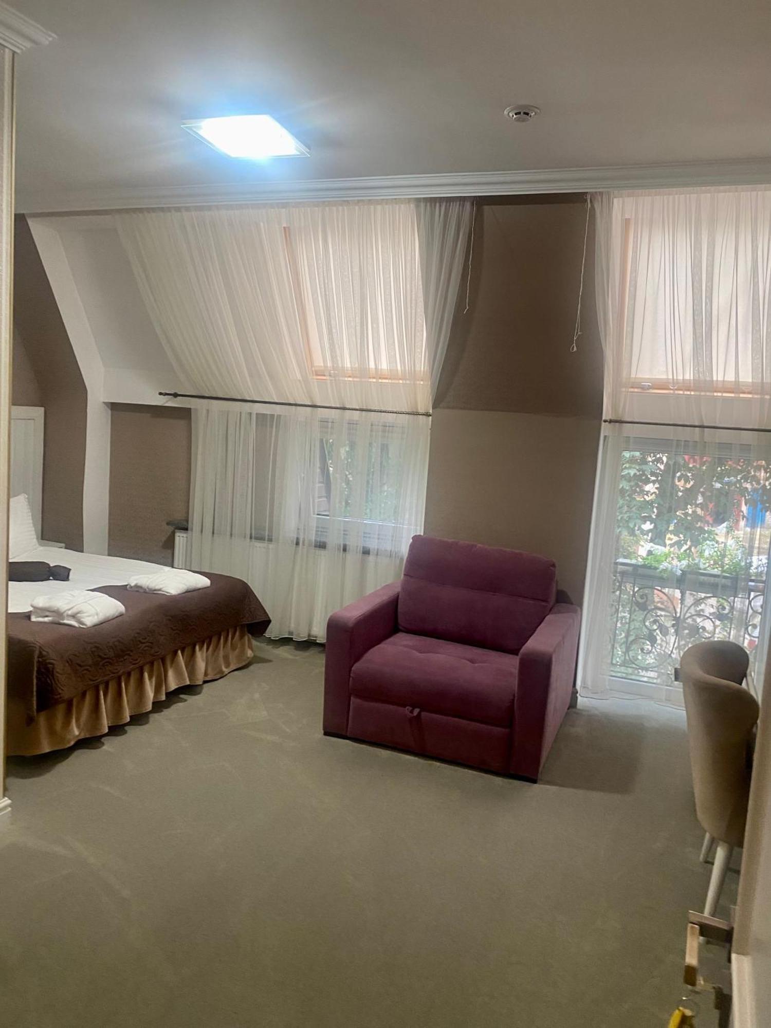 Boutique Hotel Deluxe Kamjanets-Podilsky Buitenkant foto