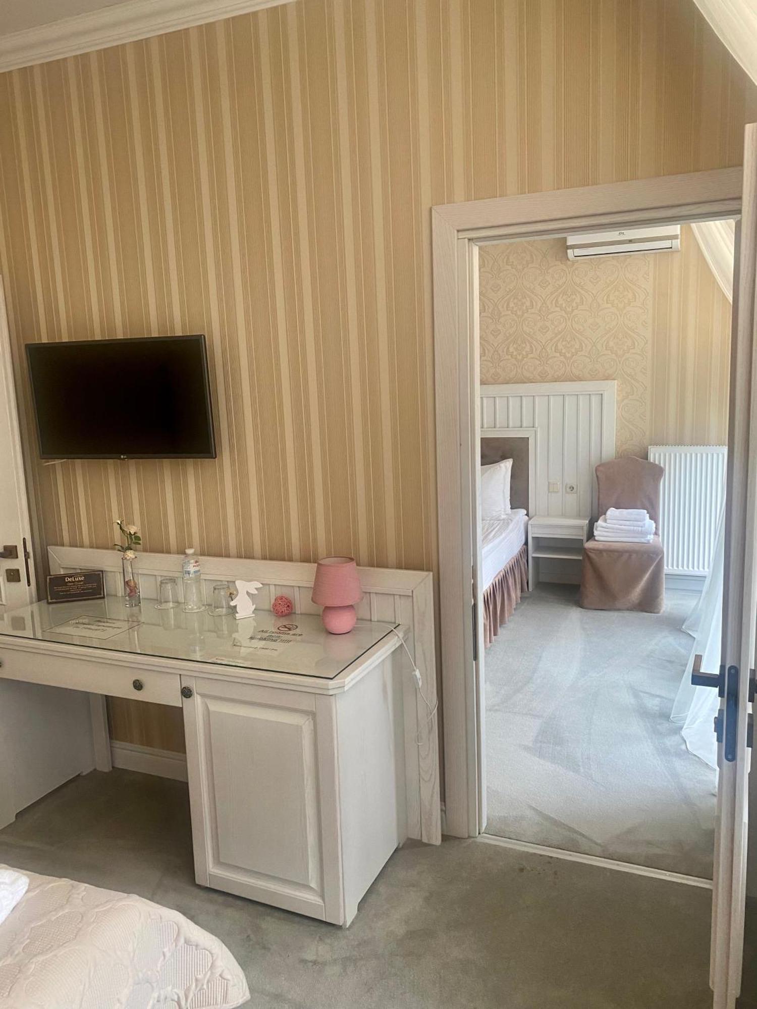 Boutique Hotel Deluxe Kamjanets-Podilsky Buitenkant foto