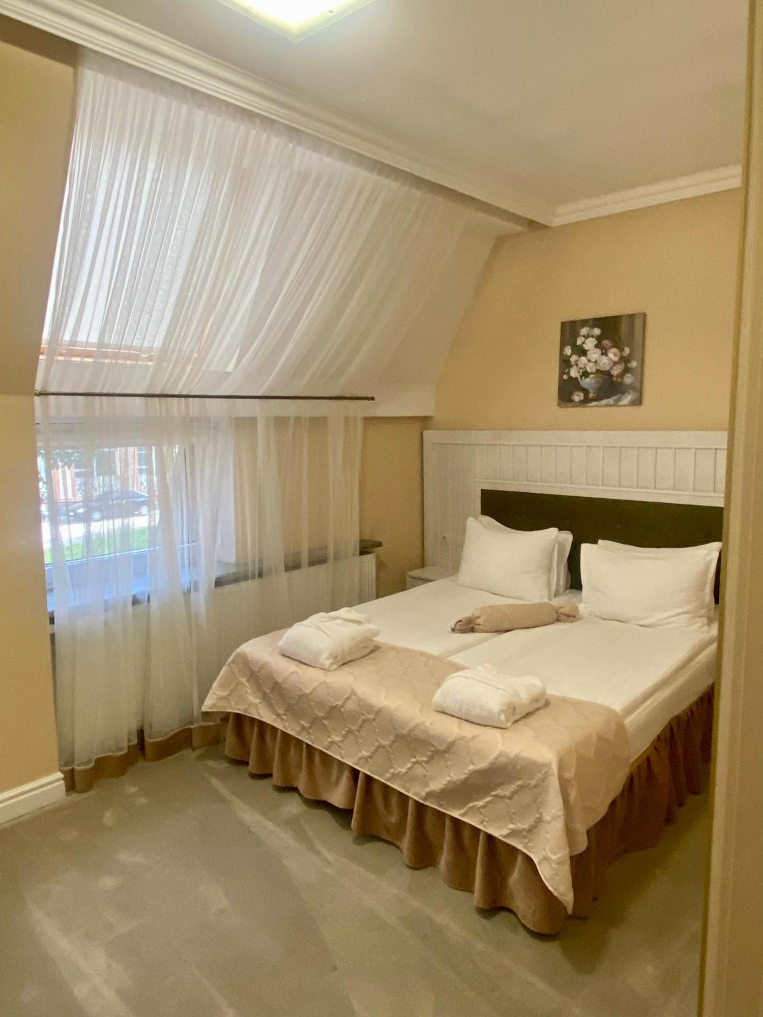 Boutique Hotel Deluxe Kamjanets-Podilsky Buitenkant foto