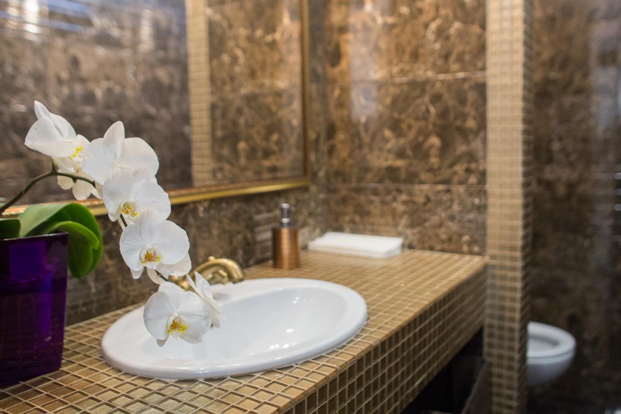 Boutique Hotel Deluxe Kamjanets-Podilsky Buitenkant foto